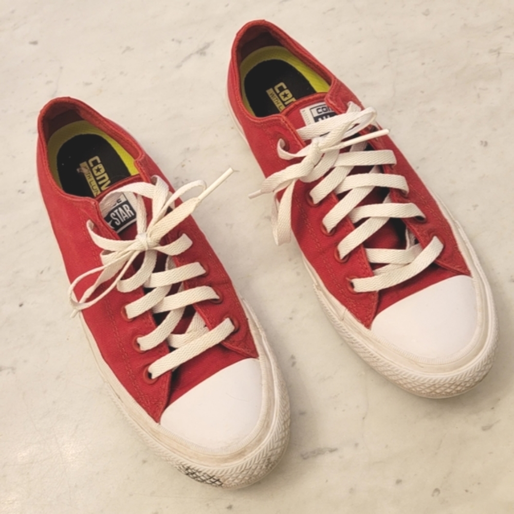 CONVERSE All Star Chuck Taylor II Red Canvas Low Tops Sneakers